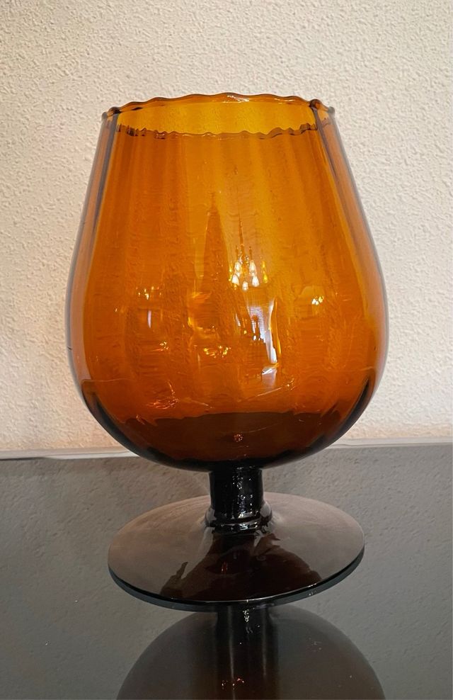 Copa grande de vidrio ámbar