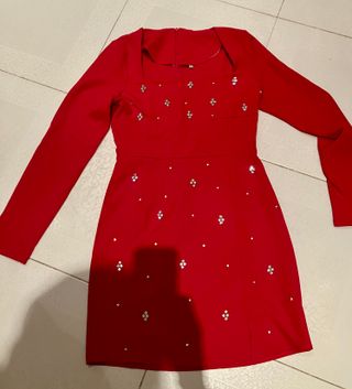 Tubino rosso elegante con strass