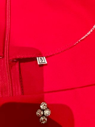 Tubino rosso elegante con strass