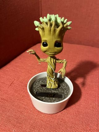 Muñeco Groot Solar Balancín
