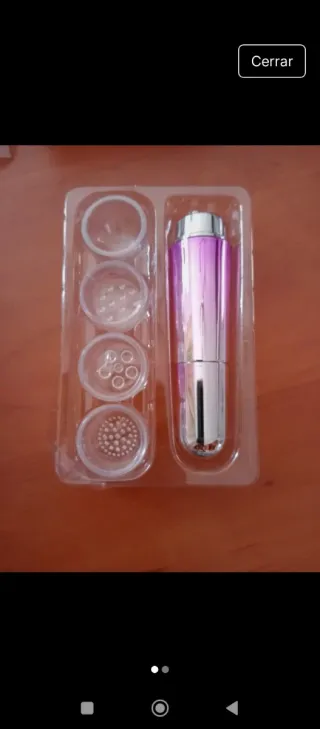 Masajeador facial rosa y plateado