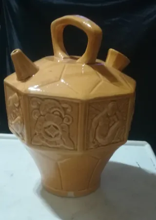 Botijo antiguo cerámica relieves