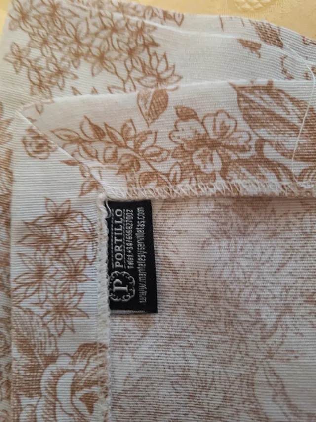 Mantel Vintage Romántico Beige y Marrón