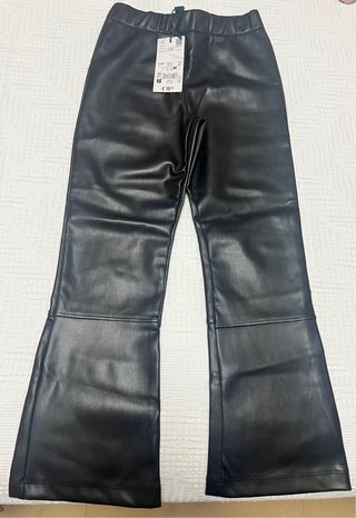 Pantalón niña efecto piel negro