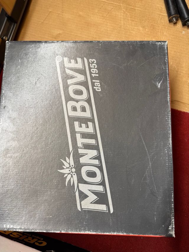 Anfibi militari marroni