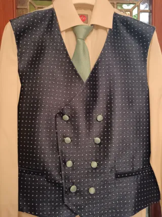 Traje de Comunión Blanco con Detalles Verdes