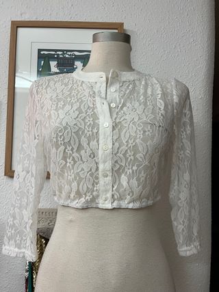 Blusa encaje crop top manga larga