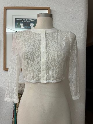 Blusa encaje crop top manga larga