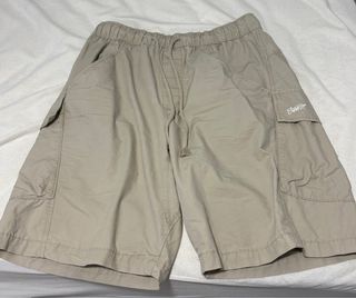 Pantalones cortos vaqueros desgastados