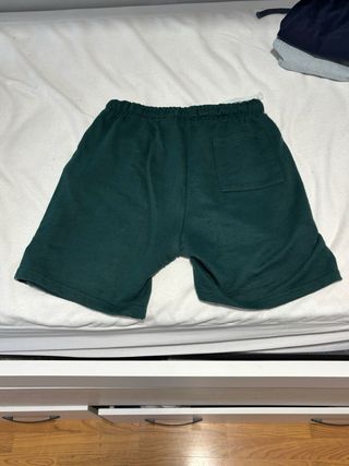 Pantalones cortos vaqueros desgastados