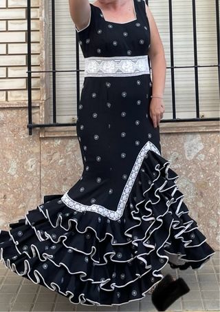 Traje de flamenca negro talla 4850 más o menos 