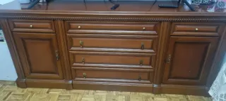 Mueble de comedor madera oscura