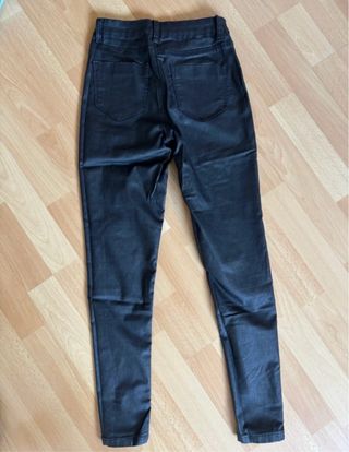Pantalón efecto piel elasticado ,talla S