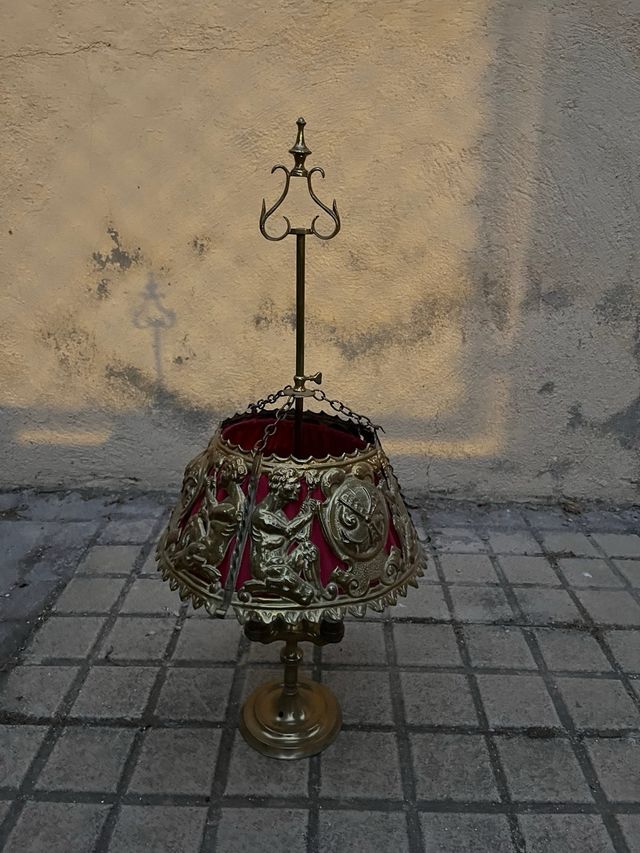 Lámpara de bronce para cuatro bombillas