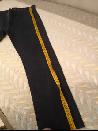 Pantalón vaquero azul vintage de la marca Guess