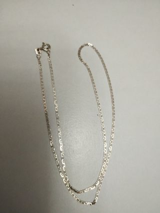 Cadena de plata de ley.