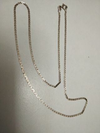 Cadena de plata de ley.