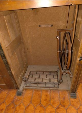 Máquina de coser Alfa antigua