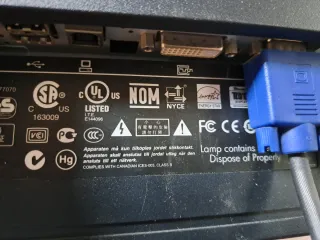 Monitor HP L2245w con pie elevable