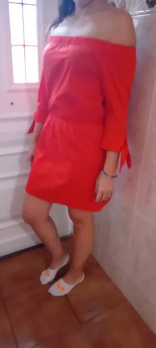 Vestido rojo hombros descubiertos