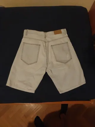 Pantalones cortos vaqueros desgastados