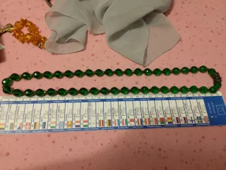 Collana lunga vintage in  vetro sfaccettato verde
