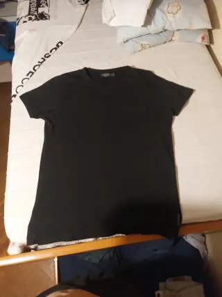 Camiseta negra ajustada