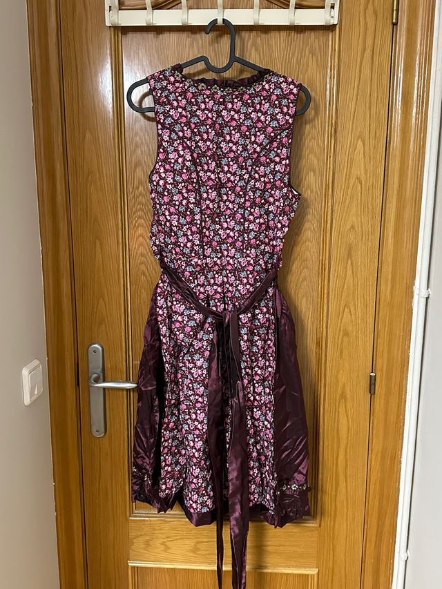 Dirndl alemán burdeos talla M