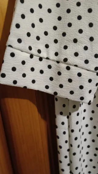 Vestido blanco lunares negros con flores