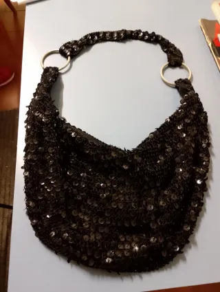 Borsa a spalla nera con paillettes