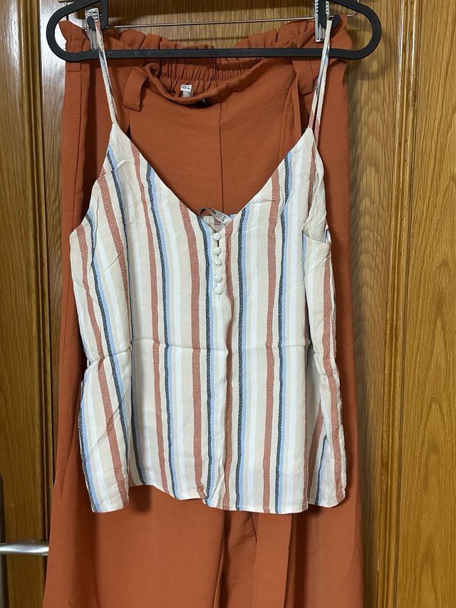 Conjunto Stradivarius pantalón y blusa naranja
