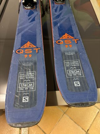 Esquís Salomon QST 99 con fijaciones Atomic