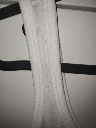 Top blanco de tirantes
