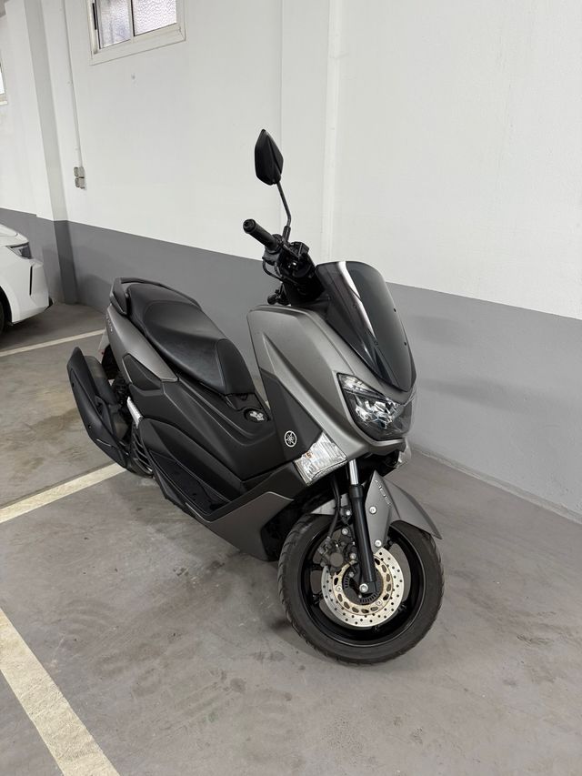 Yamaha NMAX Gris