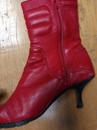 Botín rojo tacón fino talla 42