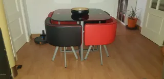 Mesa Negra y Roja 90x90cm con 4 Sillones.