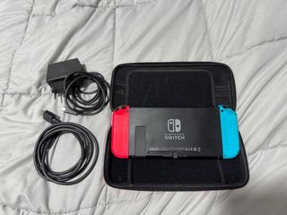 Nintendo Switch blu e rosso