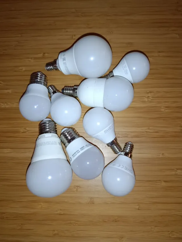 9 nuove lampadine a LED, varie prese