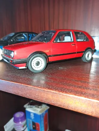 Se venden coches escala 1:18 nuevos