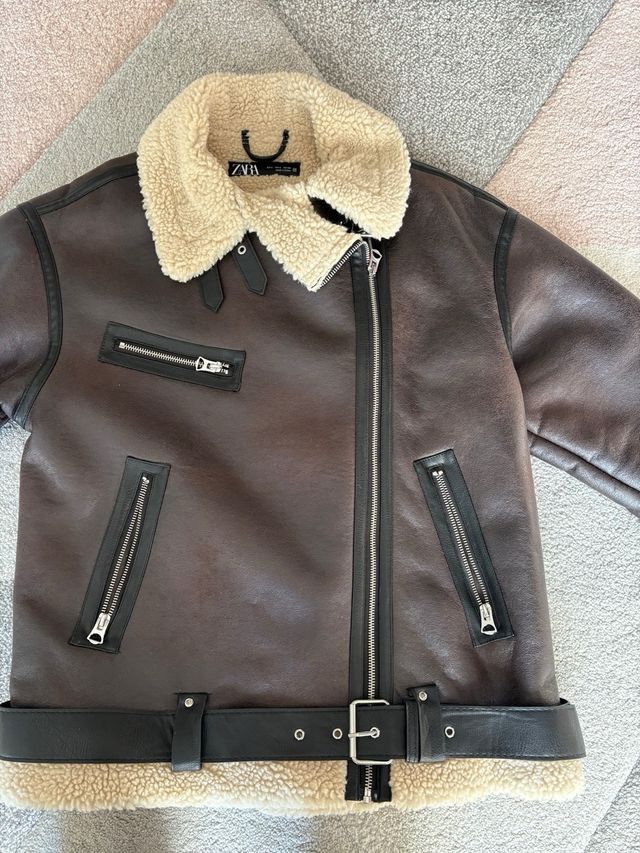 Cazadora Zara efecto piel forrada