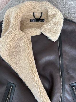 Cazadora Zara efecto piel forrada