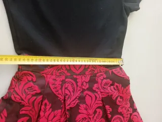 Abito elegante nero e rosso
