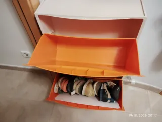 3 scarpiere Ikea in plastica verde, arancione