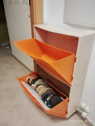 3 scarpiere Ikea in plastica verde, arancione