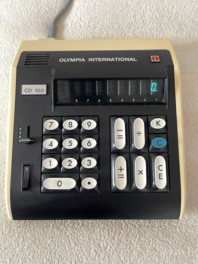 Calculadora Olympia CD 100 Vintage