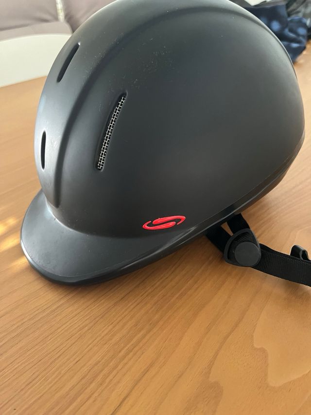 Casco de hípica negro. Talla M