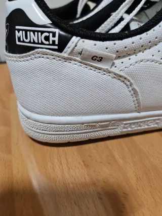 Zapatillas fútbol sala Munich blancas y negras