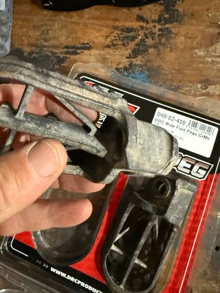 KTM Estriberas DRC D48-02-410 KTM Anchas KTM 690