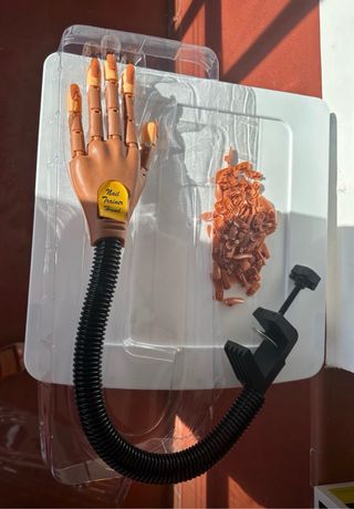 Mano Práctica Manicura con Pinza