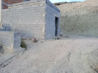Casa a terminar 3500m2 con luz y agua